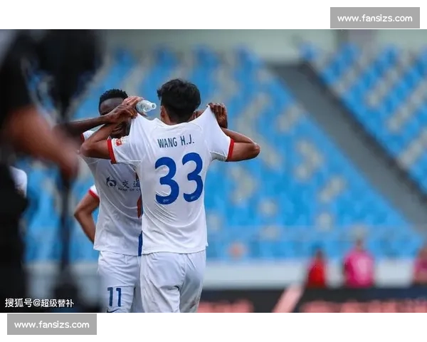 申花双将百场里程碑！汪海健徐皓阳赛前获荣誉加冕